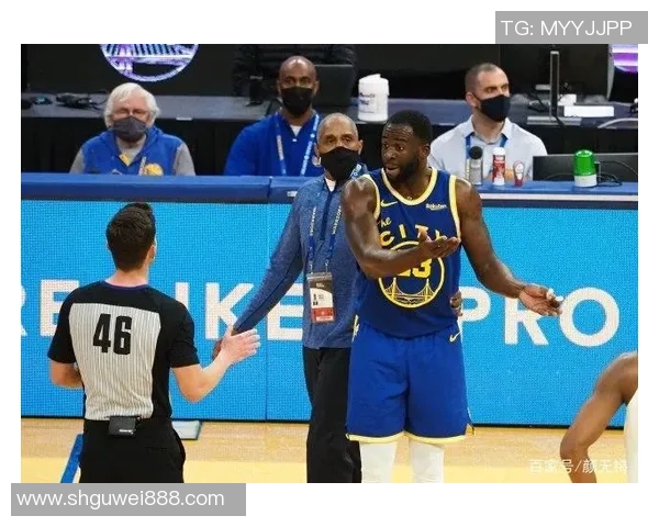 国米与那不勒斯友谊赛平局绝杀瞬间引发争议判罚引发热议 国米与那不勒斯友谊赛平局绝杀瞬间引发争议判罚引发热议