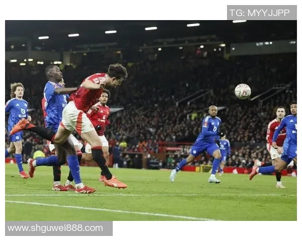 曼联逆转巴萨3-2晋级世界杯补时绝杀瞬间燃爆全场激情