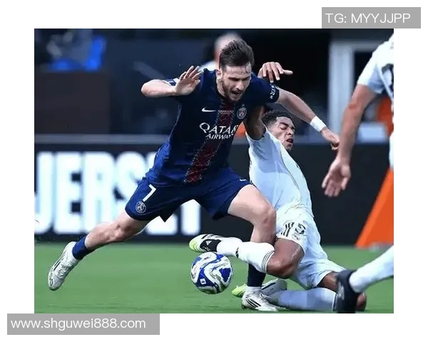 国王杯激战利物浦与巴黎圣日耳曼战成平局精彩瞬间引发全场热烈反响