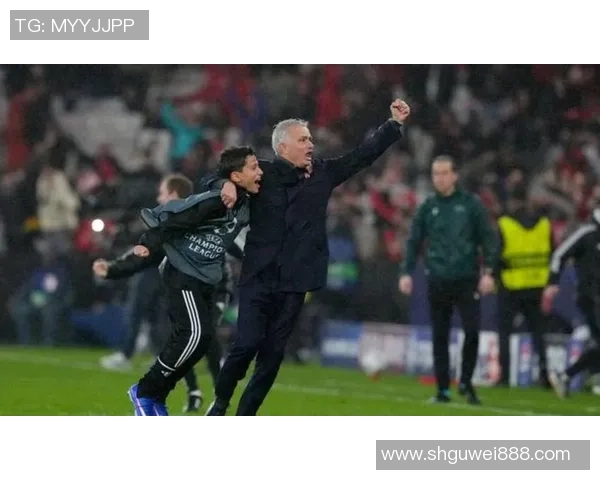 欧冠激战本菲卡与曼联战成平局乌龙球引发全场热议与转会传闻